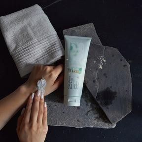 CLAY ＆ SCRUB BODY WASH＋RAW BODY MILK & BATH （TEA GRASSの香り）